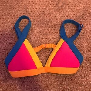 One one Free People Swimsuit Top!
Xs